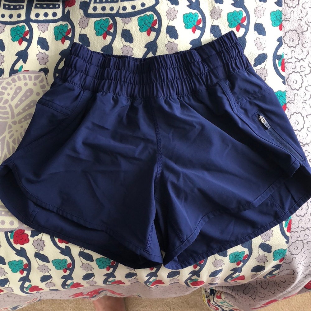 Lululemon tracker shorts size 4: offers welcome!